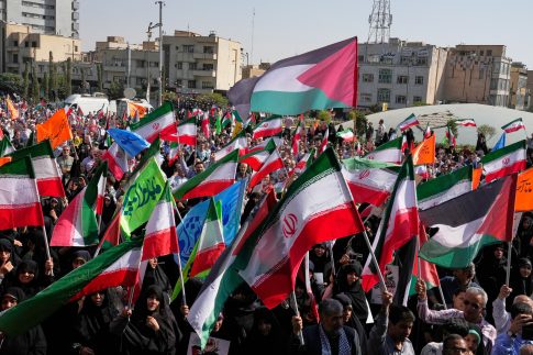 Ράγισαν καρδιές στην Τούμπα για τους επτά οπαδούς του ΠΑΟΚ – Με δάκρυα, καπνογόνα και συνθήματα το τελευταίο αντίο