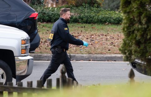 Με το δάχτυλο στη σκανδάλη οι ΗΠΑ: Ενδείξεις επικείμενης επίθεσης στο Ιράν μέσα στις επόμενες ώρες