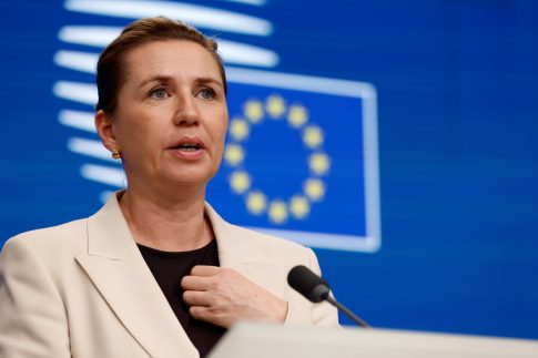 Φύτευσε έλατα στα κεντρικά πάρκα της πόλης ο δήμος Τρίπολης