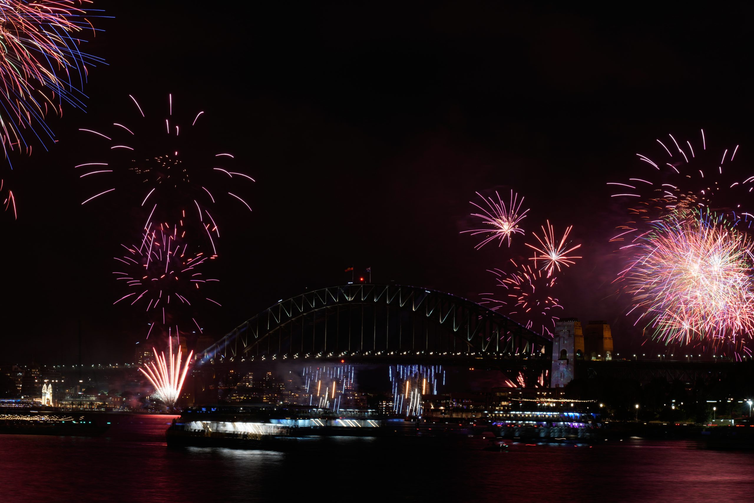 New Year's Eve Australia Πρωτοχρονιά 2026: Εντυπωσιακοί εορτασμοί στην Ελλάδα και τον κόσμο – Πυροτεχνήματα, φώτα και μηνύματα ειρήνης