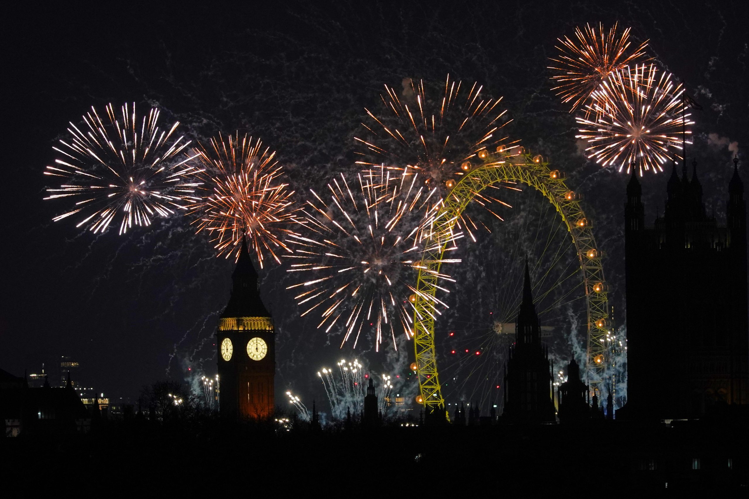 APTOPIX New Year's Eve Britain Πρωτοχρονιά 2026: Εντυπωσιακοί εορτασμοί στην Ελλάδα και τον κόσμο – Πυροτεχνήματα, φώτα και μηνύματα ειρήνης