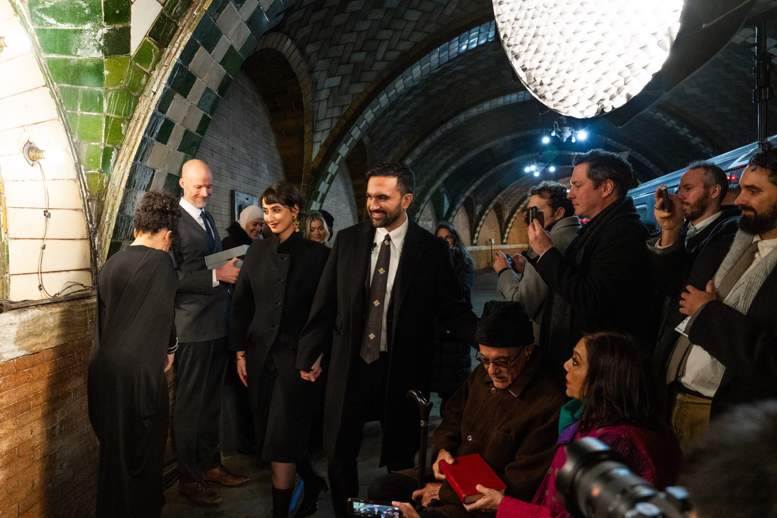 NYC Mayor Mamdani Νέα Υόρκη: Ο Ζοχράν Μαμντάνι ορκίστηκε δήμαρχος – Ο πρώτος μουσουλμάνος δήμαρχος της πόλης