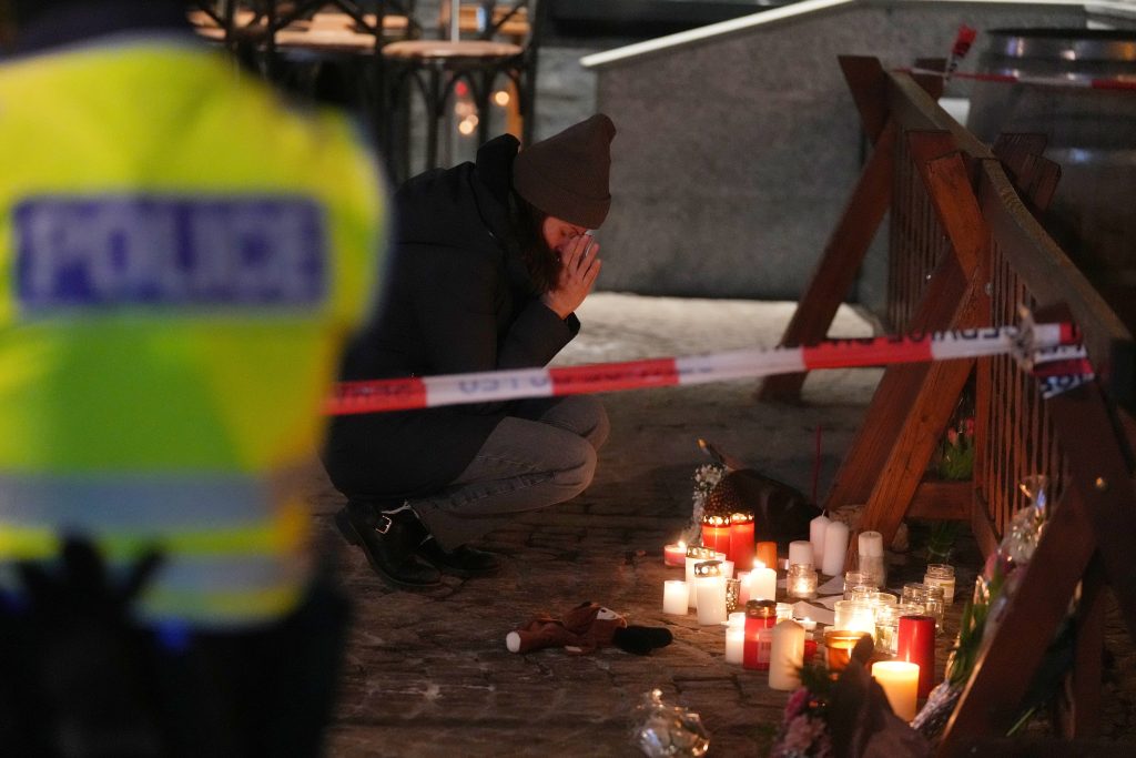 Κραν Μοντανά: Αγρυπνία στη μνήμη των θυμάτων της φονικής πυρκαγιάς – Δάκρυα, βουβός πόνος και νεκρική σιγή