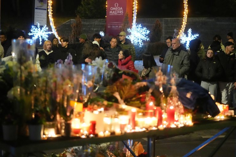 Κραν Μοντανά: Αγρυπνία στη μνήμη των θυμάτων της φονικής πυρκαγιάς – Δάκρυα, βουβός πόνος και νεκρική σιγή