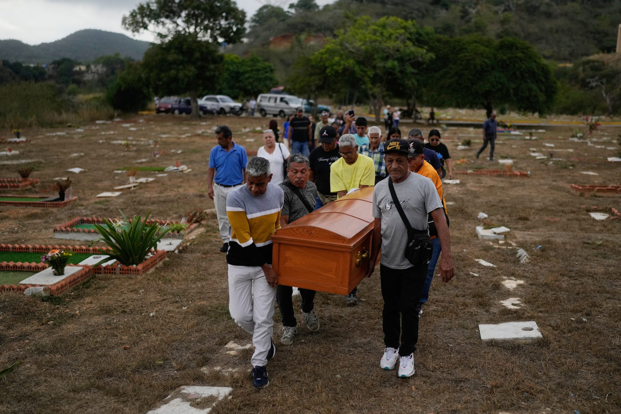 Η Βενεζουέλα κηρύσσει εβδομάδα εθνικού πένθους για τους στρατιώτες που σκοτώθηκαν στην επίθεση των ΗΠΑ