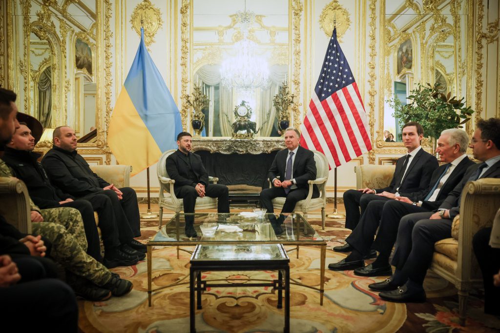 FT: Πώς η διαμάχη για τη Γροιλανδία καθυστερεί το σχέδιο για την Ουκρανία