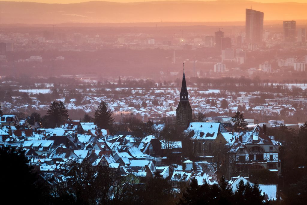Στο έλεος της κακοκαιρίας Γκορέτι η βόρεια Ευρώπη – Χιλιάδες νοικοκυριά χωρίς ρεύμα, κλειστά σχολεία και ακυρώσεις πτήσεων