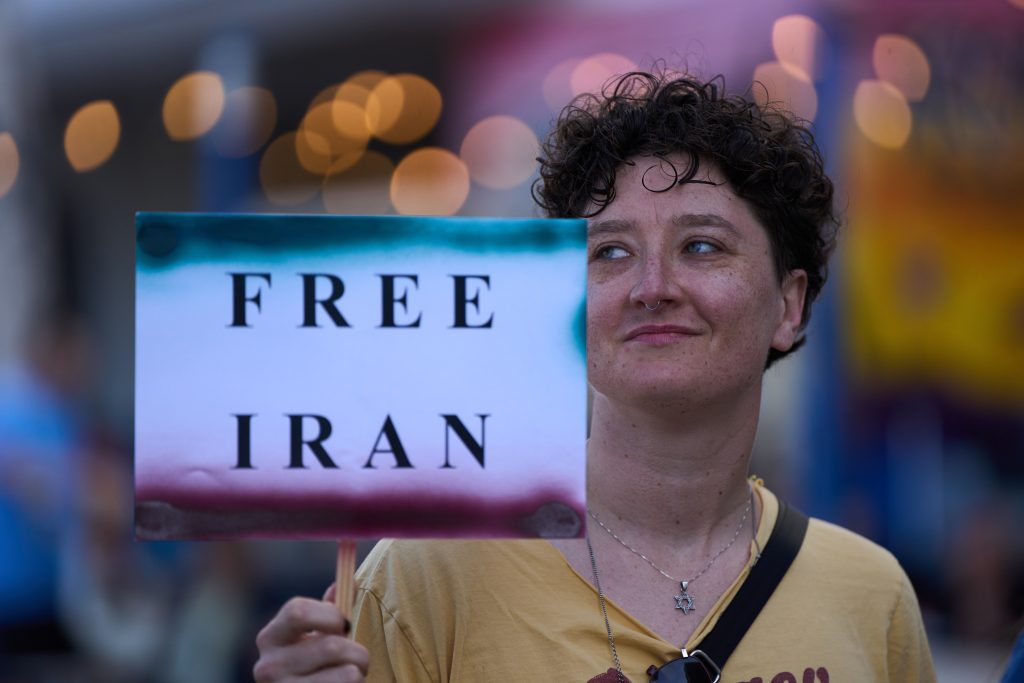 NYT: Ο Τραμπ εξετάζει νέες στρατιωτικές επιλογές κατά του Ιράν – Eπιδρομές κομάντο και μυστικές επιχειρήσεις στο τραπέζι