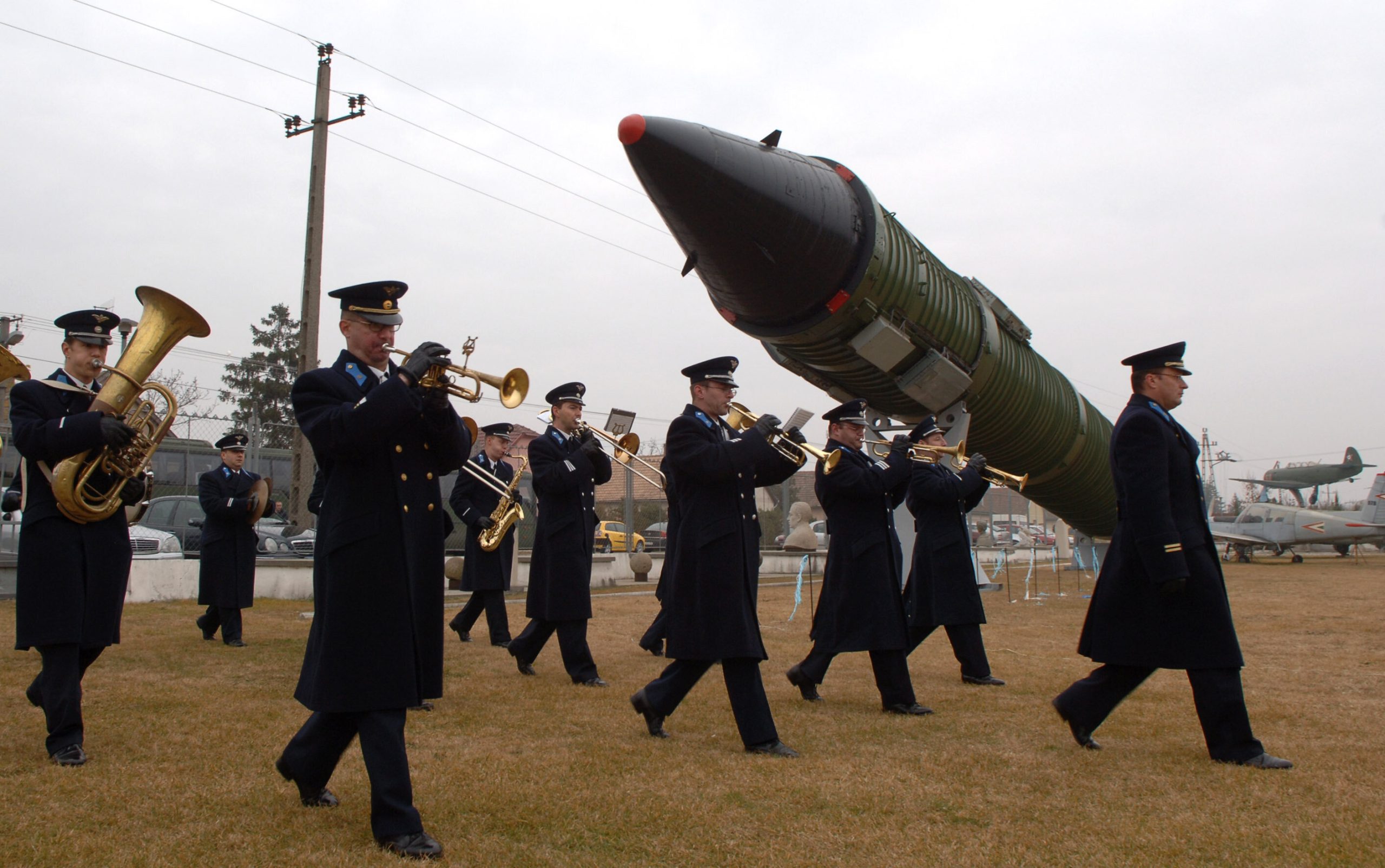 «Θα δώσουμε μια ξεκάθαρη απάντηση»: Οι Ευρωπαίοι ετοιμάζουν αντίμετρα στους εκβιασμούς Τραμπ
