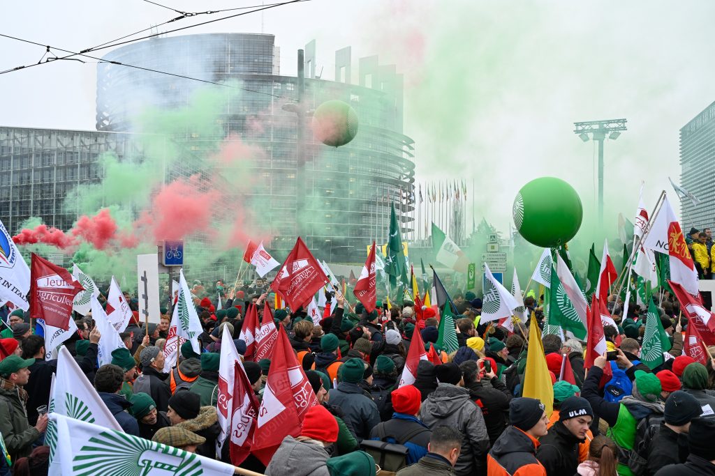 Το Ευρωπαϊκό Κοινοβούλιο «παγώνει» τη συμφωνία με τη Mercosur και την παραπέμπει στο δικαστήριο της ΕΕ