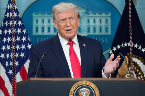 Το Ιράν ετοιμάζεται για πιθανή αμερικανική επίθεση – Σε υπόγειο καταφύγιο στην Τεχεράνη ο Χαμενεΐ, λένε ιρανικά ΜΜΕ