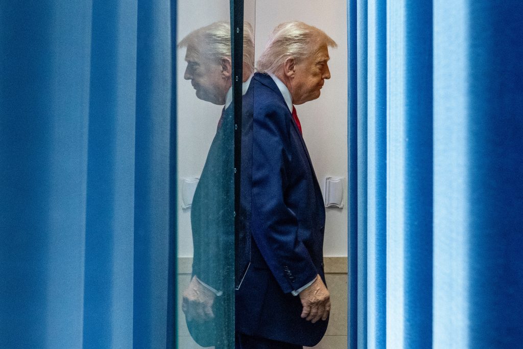 Τραμπ: Θα διαπιστώσετε πόσο μακριά μπορούμε να φτάσουμε για τη Γροιλανδία