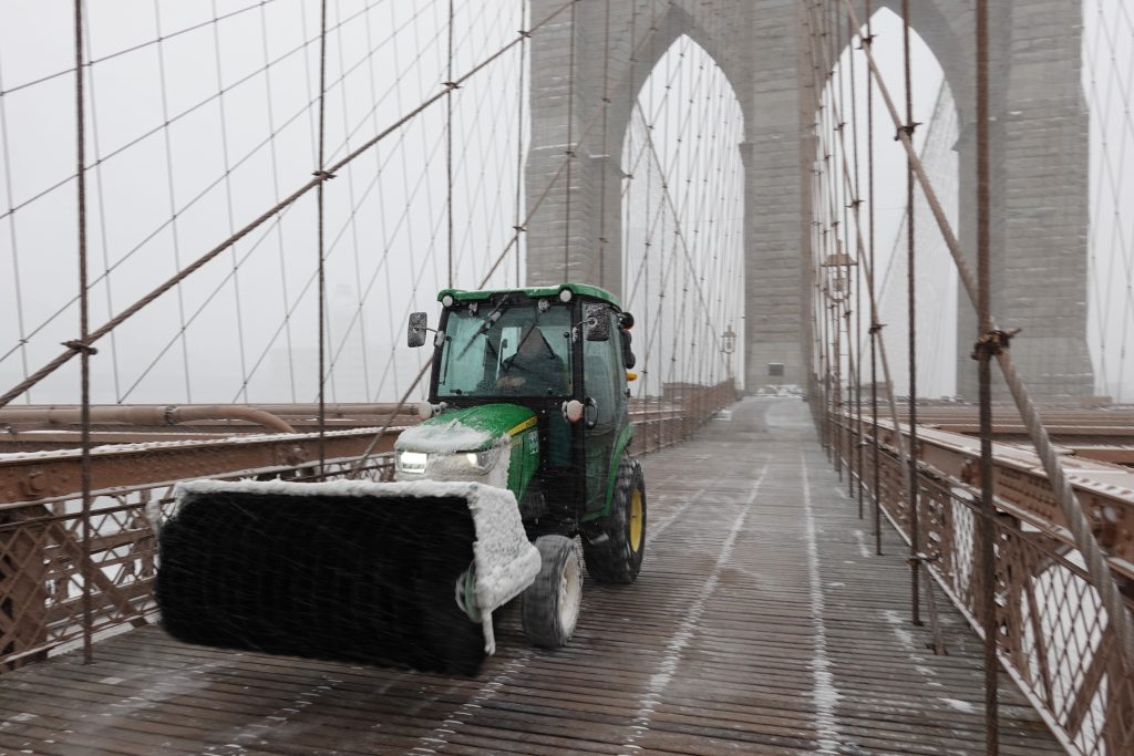 Ντυμένες στα λευκά οι ΗΠΑ – Ο παγωμένος κόσμος των Αμερικανών μέσα από τον φακό
