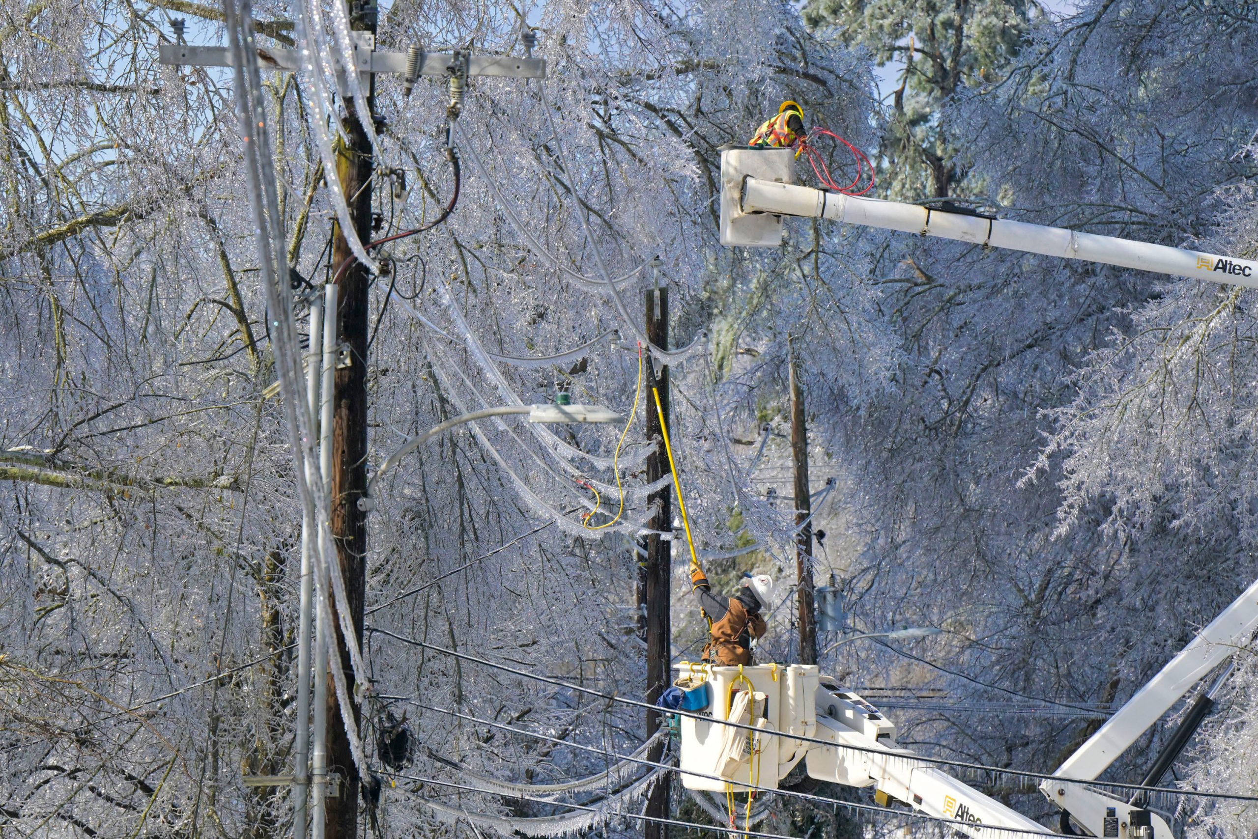 APTOPIX Winter Weather Mississippi