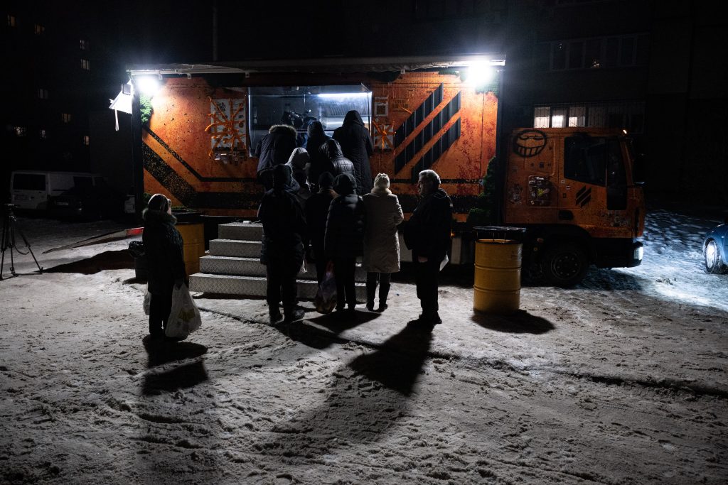 Μαζικές ρωσικές επιθέσεις στην Ουκρανία – Τουλάχιστον 12 νεκροί και δεκάδες τραυματίες σε πλήγματα κατά τρένου και κατοικιών