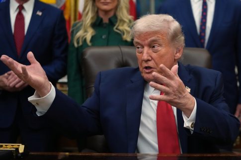 ΑΡΧΕΙΑ ΕΡΤ – ΡΙΚ <br>Επιστροφή του Μακαρίου – 7 Δεκεμβρίου 1974