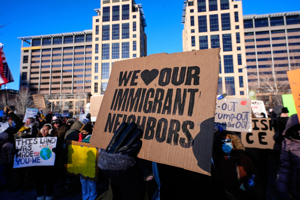 ΗΠΑ: Μαζικές διαδηλώσεις και αποχές σε σχολεία και πανεπιστήμια κατά της ICE μετά τους θανάσιμους πυροβολισμούς στη Μινεάπολη