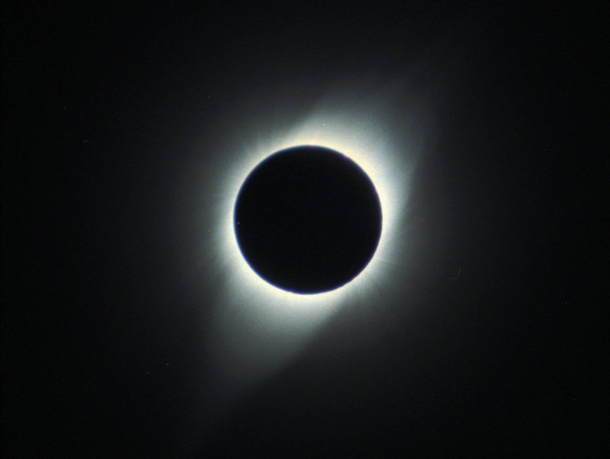 Ολική έκλειψη Ηλίου στην Ευρώπη μετά από 27 χρόνια – Τι θα δούμε το 2026 στον ουρανό