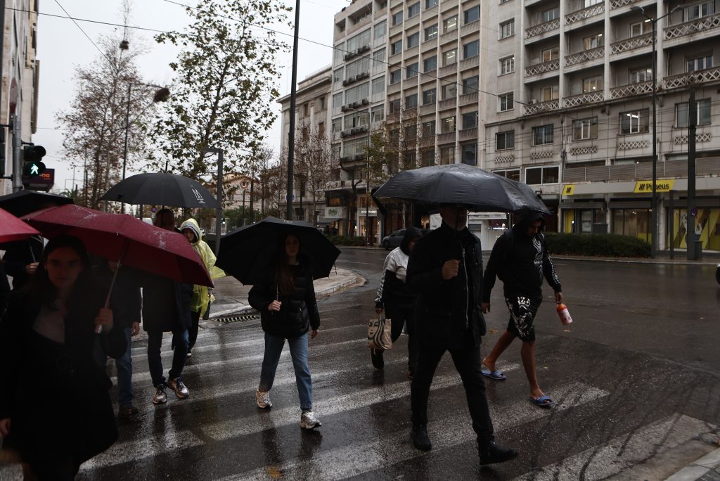 Καιρός: Νέα καθολική επιδείνωση με ισχυρές καταιγίδες και χιόνια – Ποια θα είναι η επικίνδυνη ημέρα με τα πιο έντονα φαινόμενα