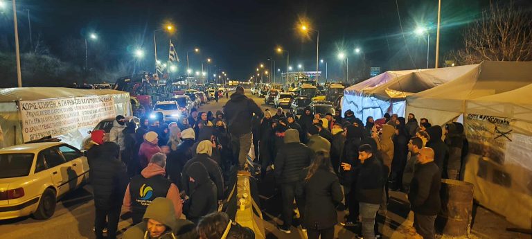 Κοζάνη: Αποχωρούν το πρωί της Πέμπτης οι αγρότες του μπλόκου Δυτικής Μακεδονίας από τον κόμβο της Σιάτιστας