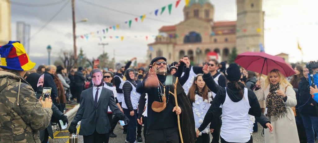 Υπό βροχή αναβιώνουν τα Μπουμπουσάρια στη Σιατιστα