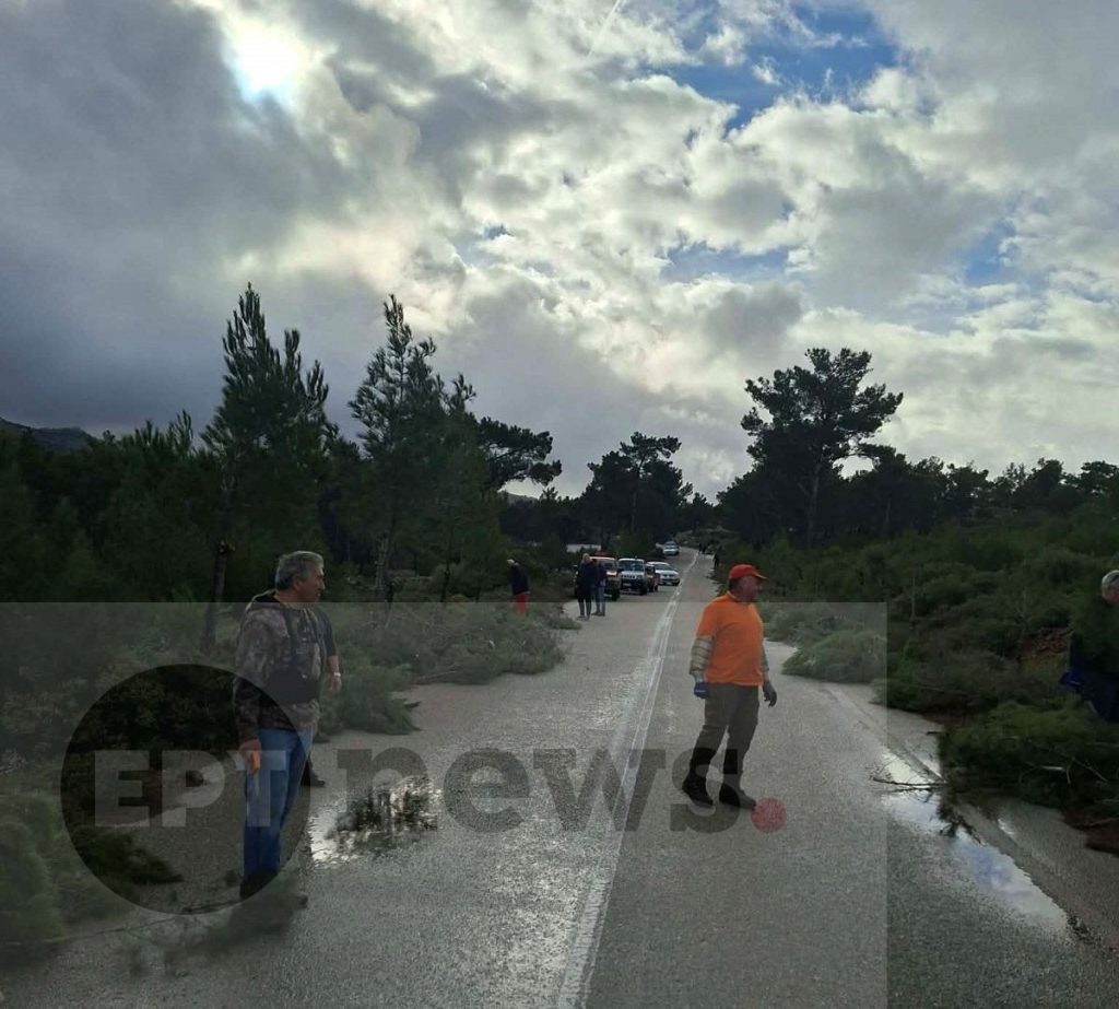 Αυγώνυμα Χίου: Καθάρισαν το δρόμο γύρω από το χωριό τους