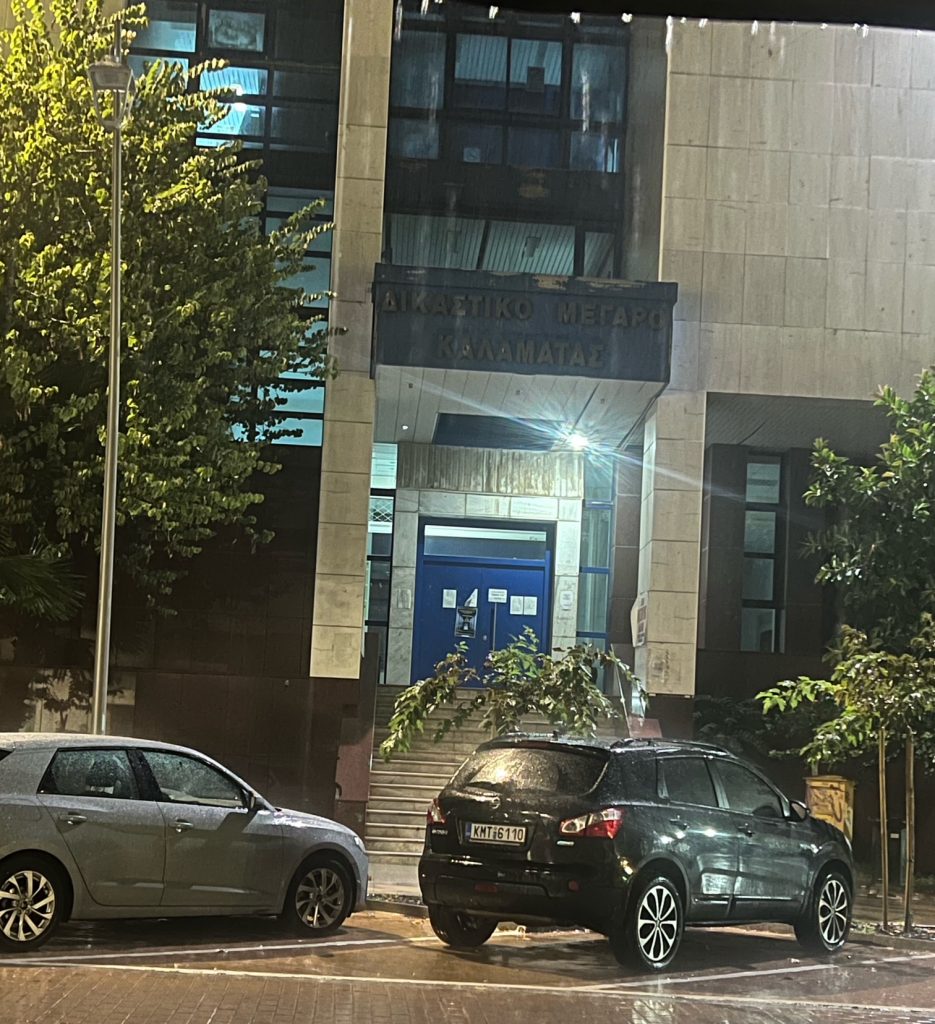 Διπλό φονικό Φοινικούντα: Κατ’ αντιπαράσταση εξέταση των δύο 22χρονων στη μαραθώνια συμπληρωματική απολογία – Παραμένει το μυστήριο για τον δολοφόνο