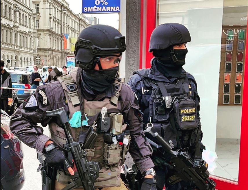 Τσεχία: Δύο νεκροί και τέσσερις τραυματίες σε επεισόδιο με πυροβολισμούς σε δημαρχείο – Ανάμεσα στα θύματα και ο δράστης