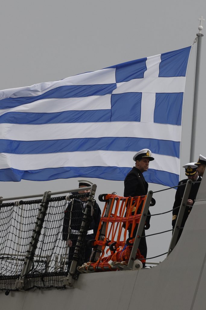«Επισπεύδουμε την ανανέωση της ελληνογαλλικής αμυντικής συμφωνίας»: O Δένδιας υποδέχθηκε στη φρεγάτα Κίμων τη Γαλλίδα ομόλογό του