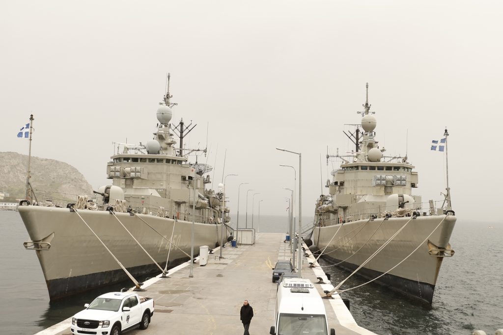 «Επισπεύδουμε την ανανέωση της ελληνογαλλικής αμυντικής συμφωνίας»: O Δένδιας υποδέχθηκε στη φρεγάτα Κίμων τη Γαλλίδα ομόλογό του