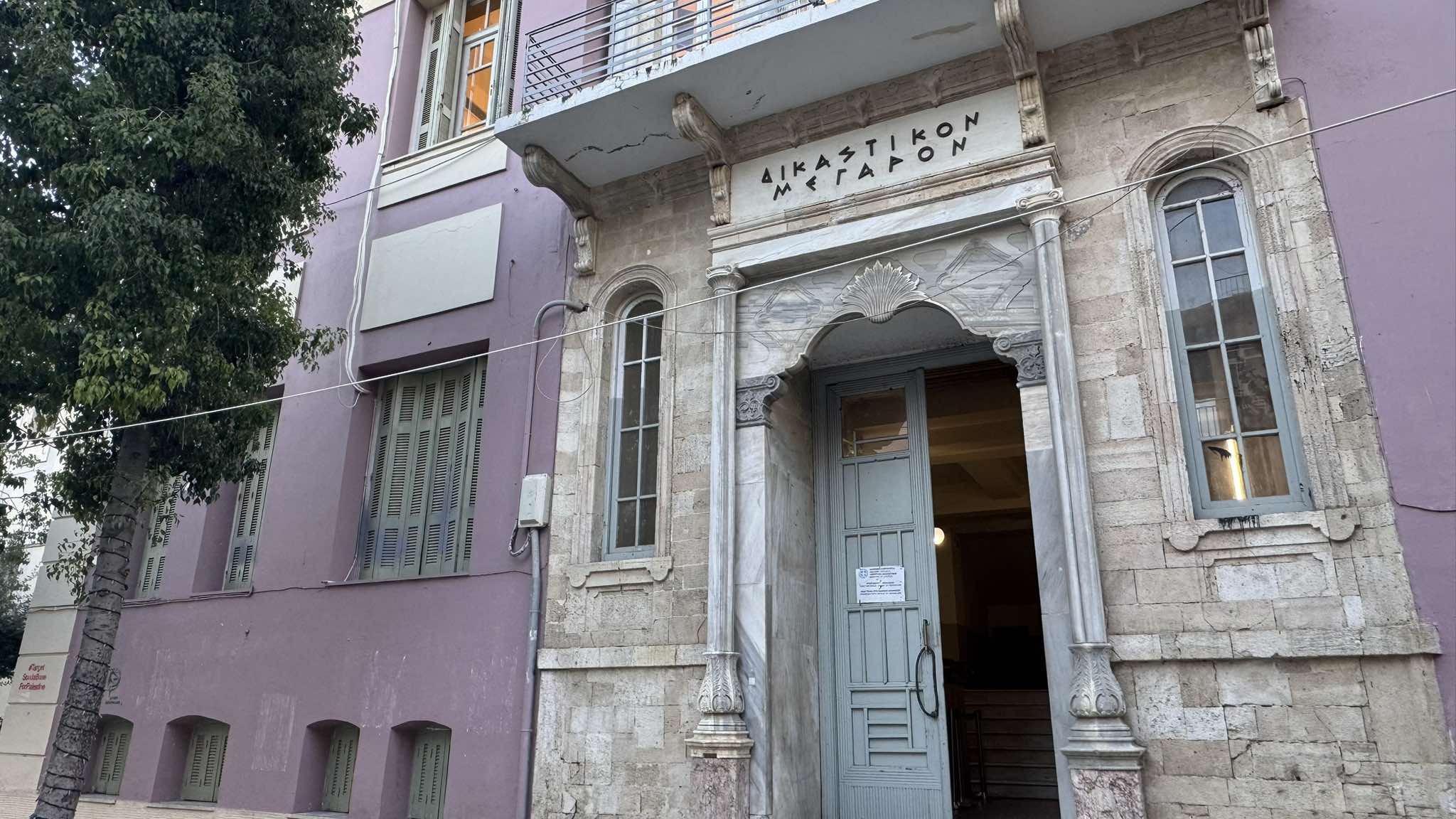 Ηράκλειο: Ελεύθερη με περιοριστικούς όρους η μητέρα για την υπόθεση ενδοοικογενειακής βίας