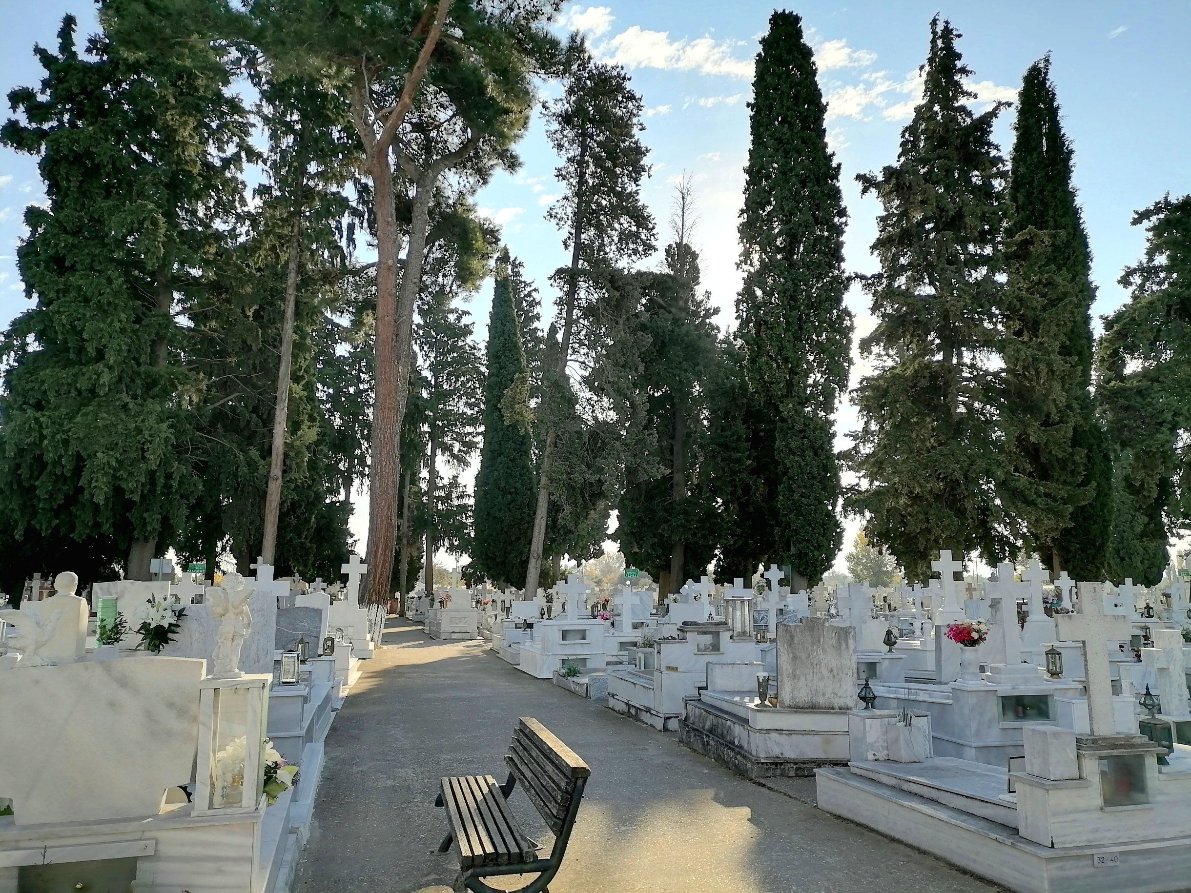 Καταγγελία για κλοπή οστών από τάφο στους Αγίους Αναργύρους – Λύτρα ζήτησε ο δράστης για να τα επιστρέψει