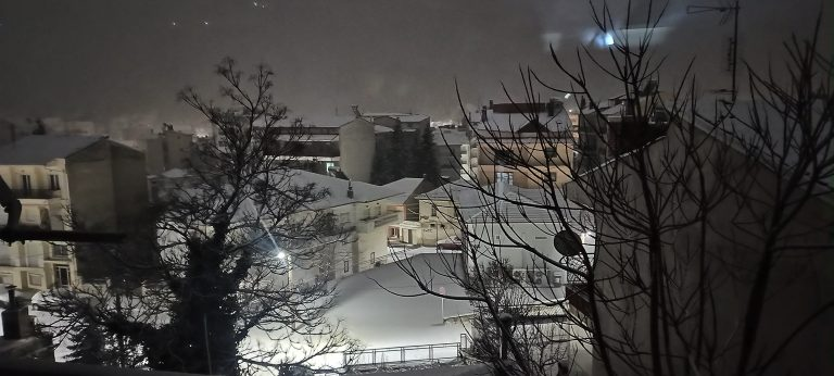 Live: Πού χιονίζει τώρα – Στα λευκά πολλές περιοχές της χώρας – Βροχές και καταιγίδες στα πεδινά, τώρα και στην Αττική