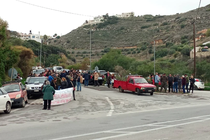 Κλιμάκωση των κινητοποιήσεων των αγροτοκτηνοτρόφων στην Κρήτη – Δίωρος αποκλεισμός στον ΒΟΑΚ