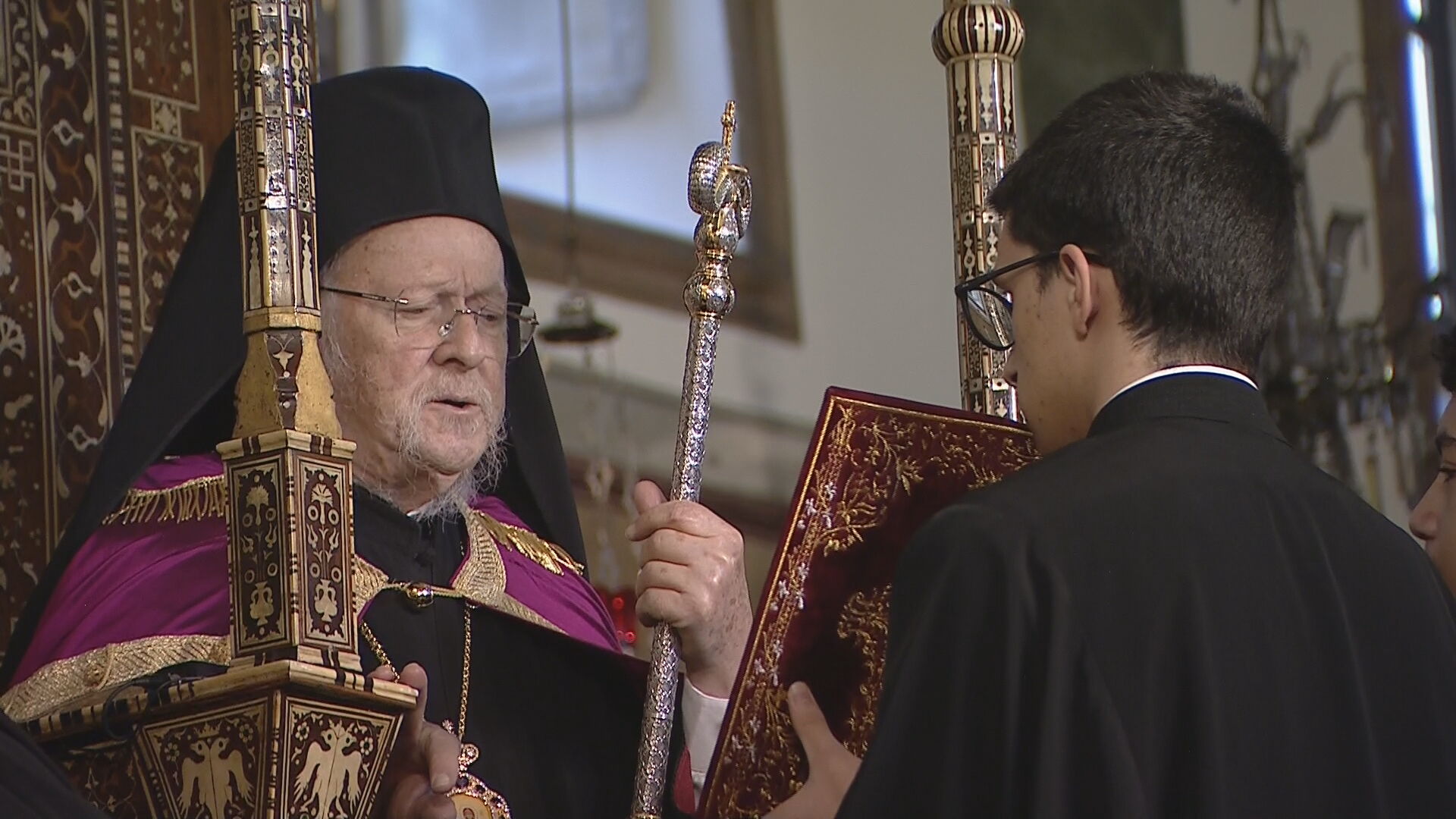 «…Και με των νερών τ’ αγιάσματα, τα Φώτα» – Live η Αρχιεπισκοπική Λειτουργία στον Πειραιά – Απόσπασμα από τη Θεία Λειτουργία στο Φανάρι