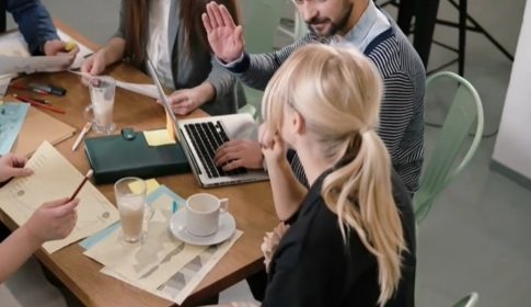 Ψυχαναλυτικές παρεμβάσεις <br/>με μικρά παιδιά