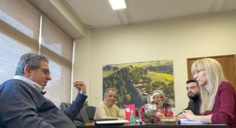 Επανήλθαν τα τρακτέρ στην αερογέφυρα στον κόμβο της Νίκαιας – Νέες κυκλοφοριακές ρυθμίσεις