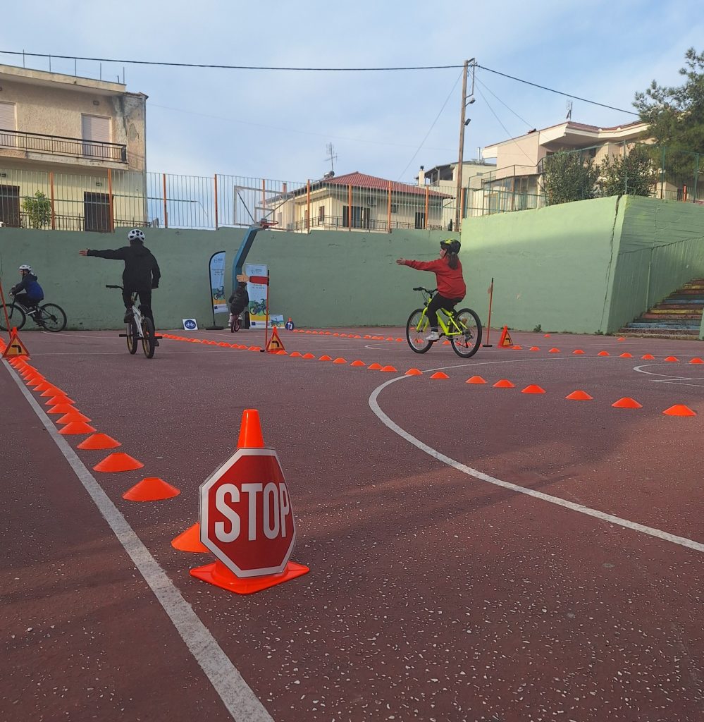 Ενημέρωση μαθητών στην Καλαμπάκα για το ποδήλατο και το ΕΣΠΑ