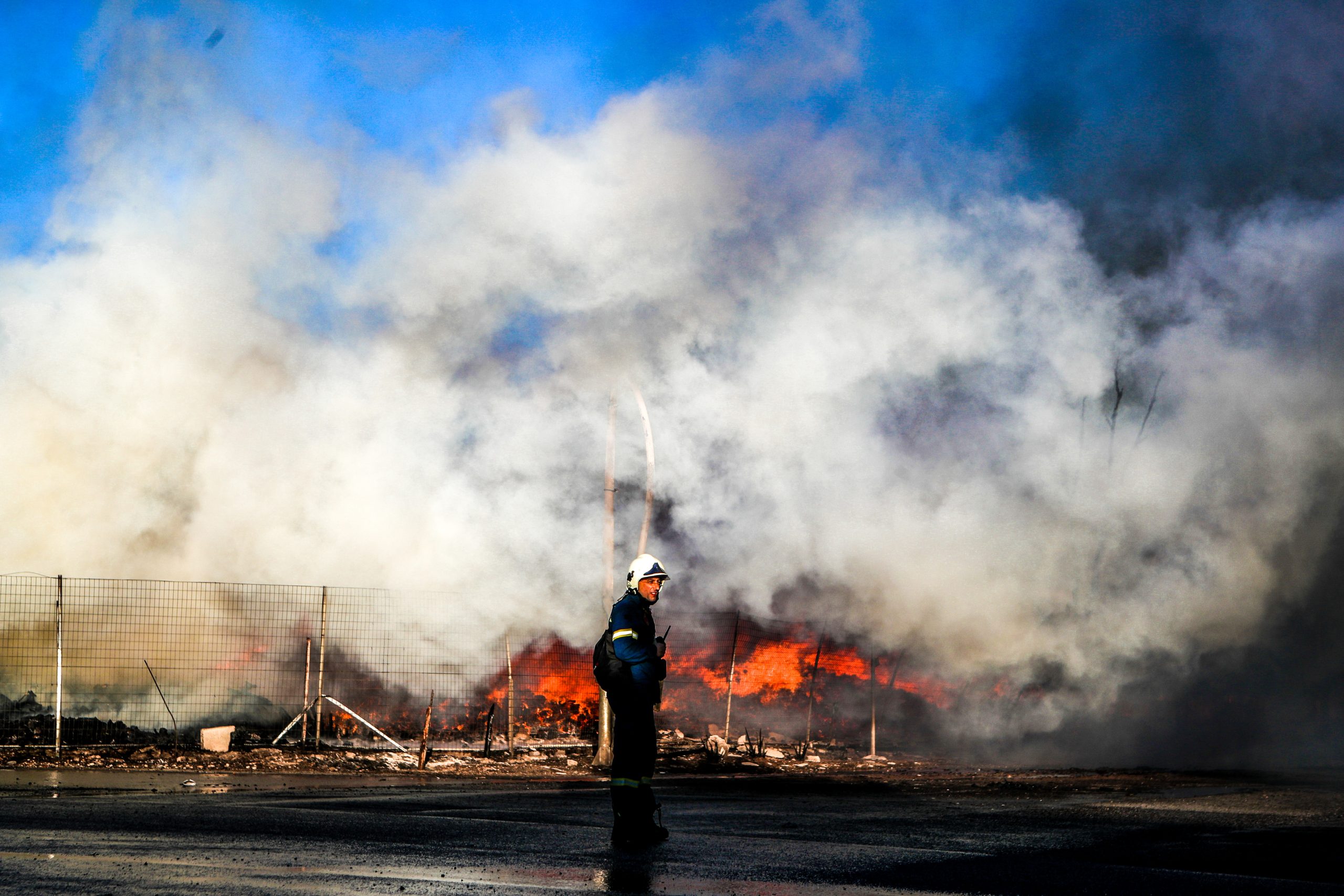 Σεσημασμένος και επικίνδυνος ο άντρας που έβαλε φωτιά στο εργοστάσιο στο Μενίδι