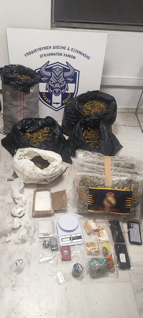 Αποθήκη με ναρκωτικά εντόπισαν στα Χανιά οι Αρχές – 25 κιλά κάνναβη και σχεδόν ένα κιλό κοκαΐνη, μεταξύ των ευρημάτων