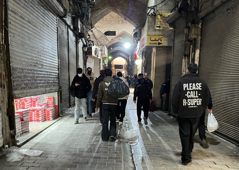 Ιράν: Η αστυνομία διέλυσε με δακρυγόνα διαδήλωση στο μεγάλο παζάρι της Τεχεράνης