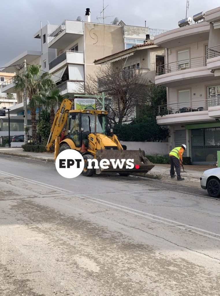 Σε εξέλιξη οι καθαρισμοί στη Γλυφάδα μετά τη χθεσινή καταστροφή