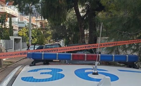 Τρίκαλα: Κόπηκε στα δύο από την ισχυρή έκρηξη το εργοστάσιο – Αγωνία για τις πέντε αγνοούμενες ενώ αναζωπυρώθηκε η πυρκαγιά