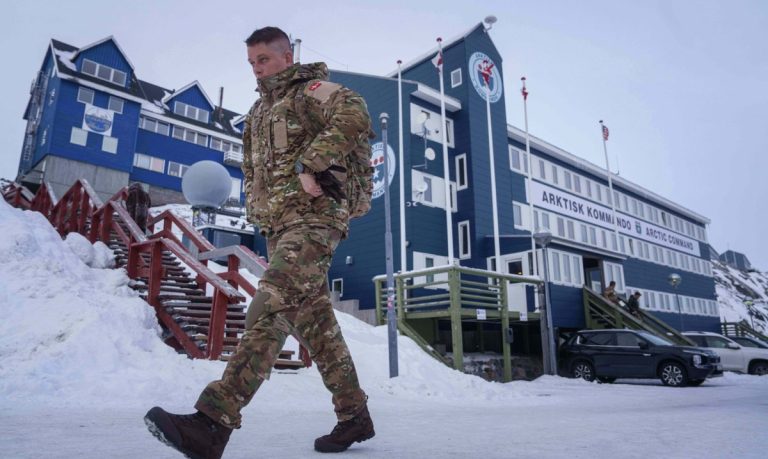 Γροιλανδία: Κύμα διαδηλώσεων «δεν πωλείται» και διεθνείς ανησυχίες – Αποστολή ΕΡΤnews