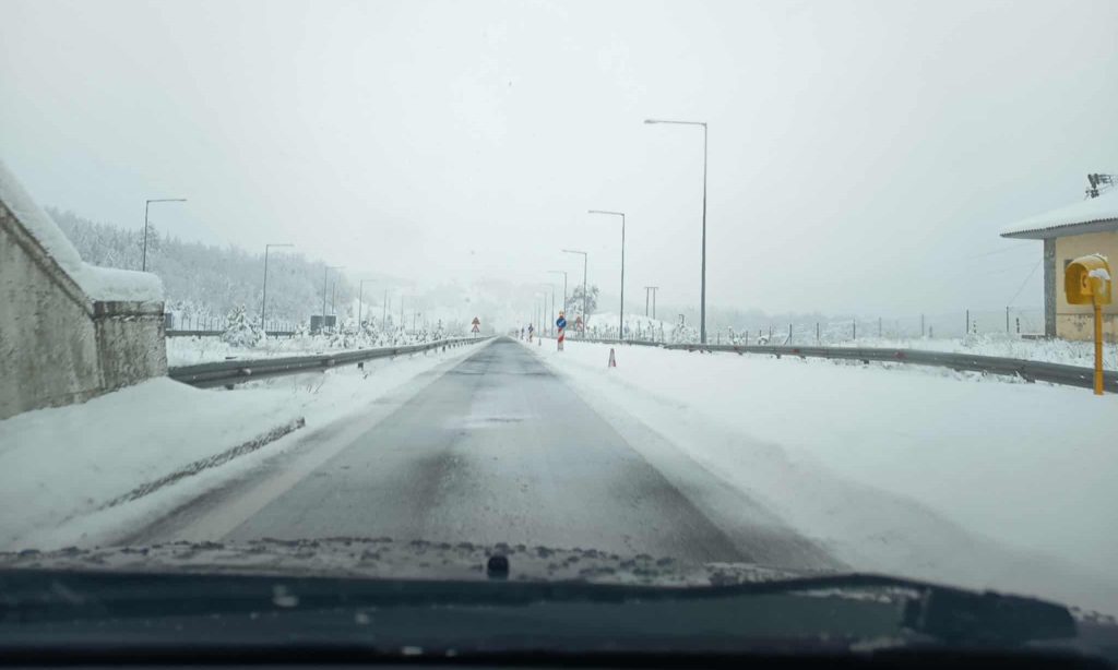 Σε πλήρη εξέλιξη η κακοκαιρία στη Δ. Μακεδονία – Κλειστά τα σχολεία, απαγόρευση κυκλοφορίας στην Εγνατία Οδό