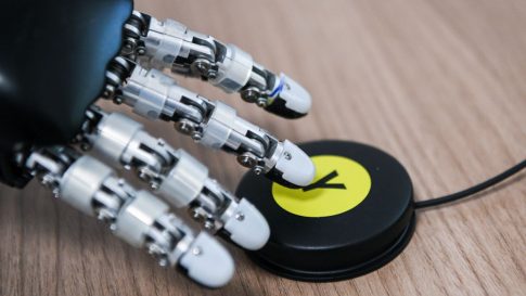 Δανία και ΗΠΑ ξεκίνησαν διάλογο για το μέλλον της Γροιλανδίας – Μαζικές διαδηλώσεις κατά των σχεδίων Τραμπ, το ΕΡΤnews επιτόπου