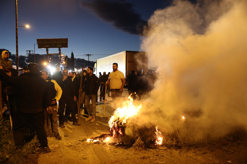Θετικοί οι αγρότες στη νέα πρόσκληση για διάλογο με τον Πρωθυπουργό – Το ΕΡΤnews στα μπλόκα της χώρας