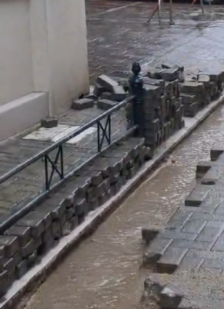 Βόλος: Πολίτες διαμαρτύρονται για δυσκολία πρόσβασης στα σπίτια τους λόγω έργων