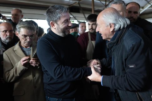 Δανία και ΗΠΑ ξεκίνησαν διάλογο για το μέλλον της Γροιλανδίας – Μαζικές διαδηλώσεις κατά των σχεδίων Τραμπ, το ΕΡΤnews επιτόπου