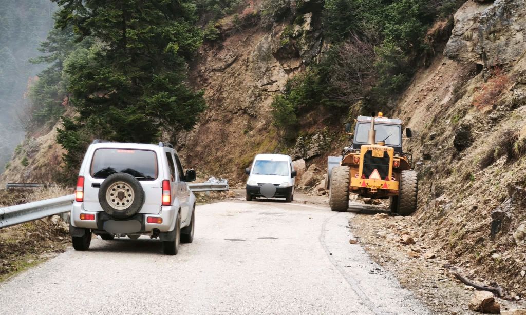 Προβλήματα από την έντονη βροχόπτωση στην Ήπειρο – Κατολίσθηση στο χωριό Ματσούκι στα Τζουμέρκα